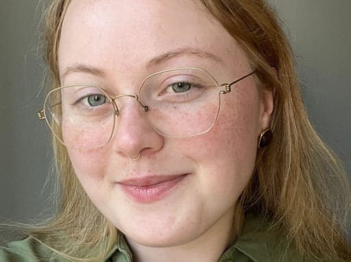 portrettfoto av tirill bjørkeli svaler. foto.