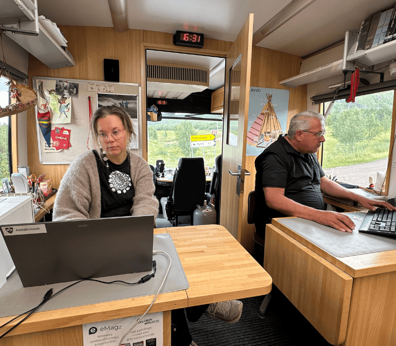 paula wallen og jan på jobb. foto