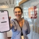 portrett andrea mandt unio med mobil. foto