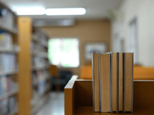 bøker i et bibliotek ingen mennesker. foto